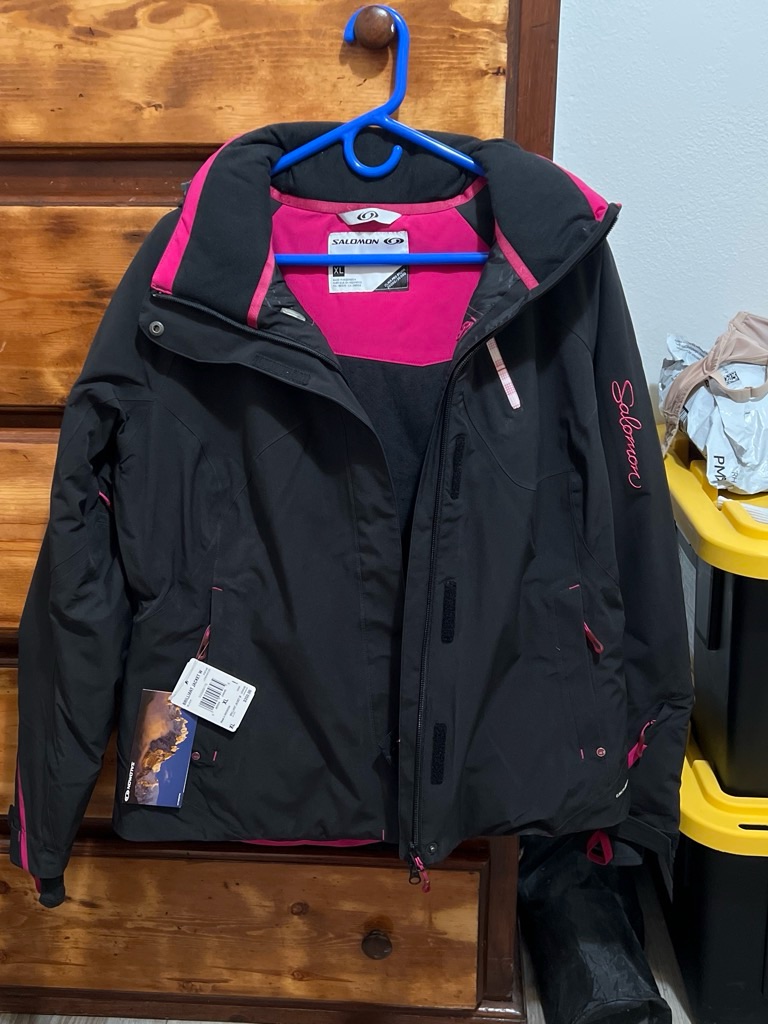 Salomon Black Ski Jacket With Pink Accents